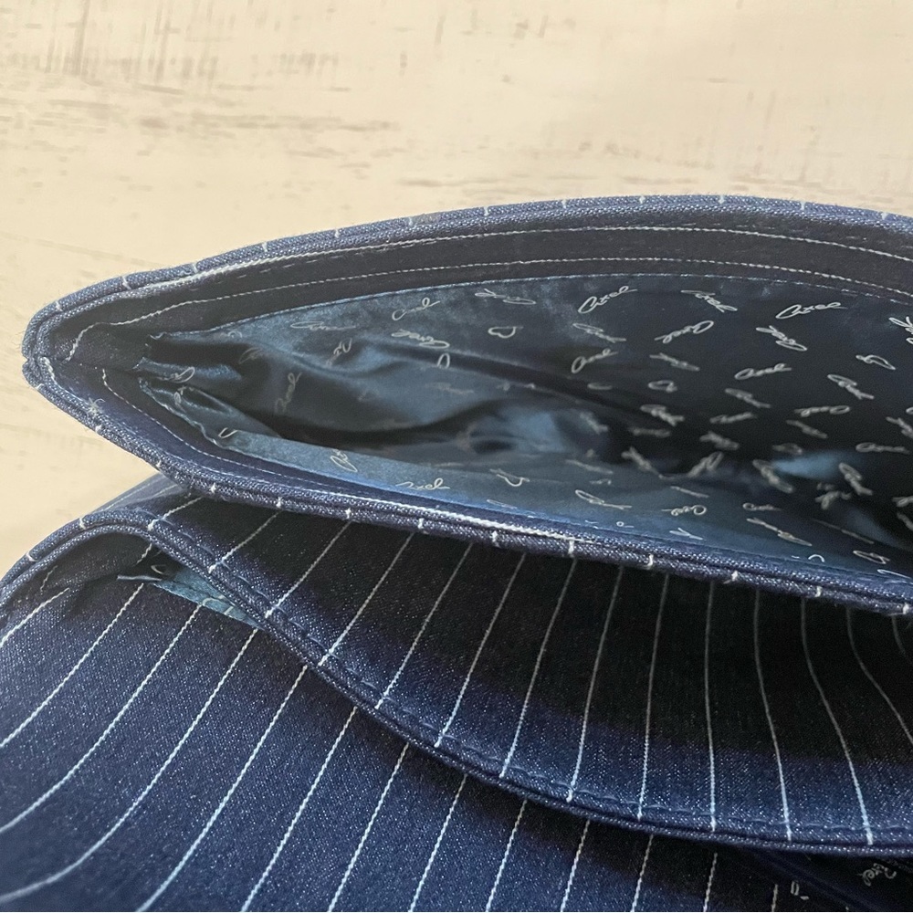 Axel Blue and Red clutch purse - Picture 5 of 5